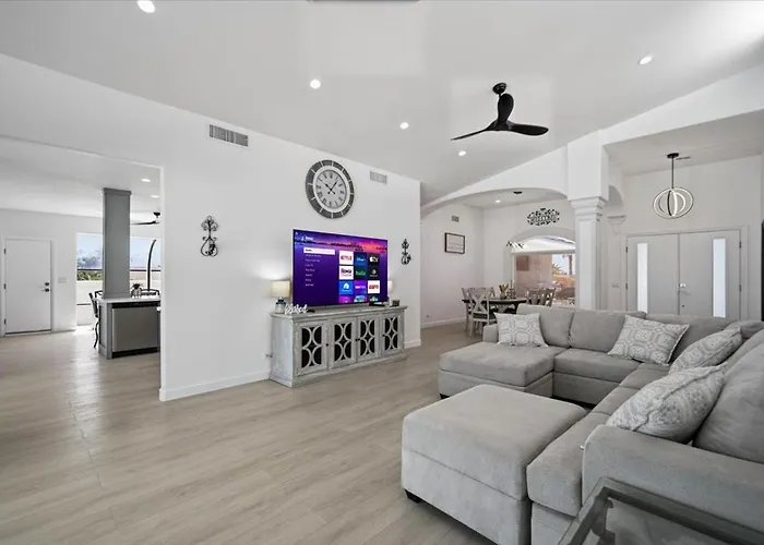 Donner Delight - Pool, Game Room, Newly Remodeled * Lake Havasu City