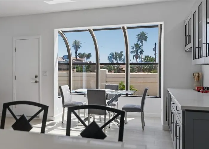 Donner Delight - Pool, Game Room, Newly Remodeled Lake Havasu City