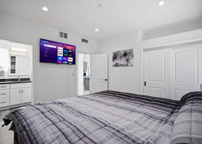 Donner Delight - Pool, Game Room, Newly Remodeled *