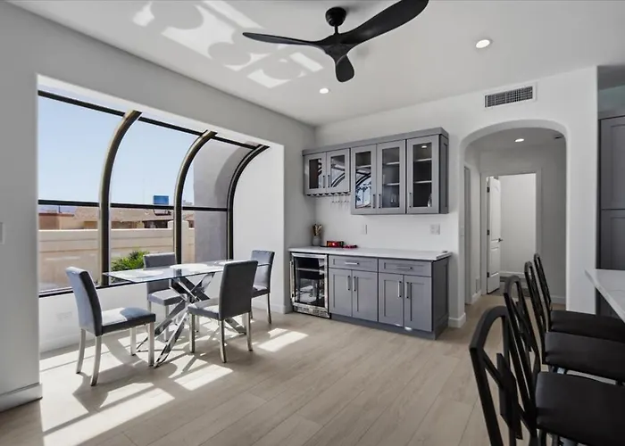 Donner Delight - Pool, Game Room, Newly Remodeled * Lake Havasu City