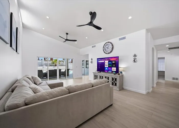 Donner Delight - Pool, Game Room, Newly Remodeled Lake Havasu City