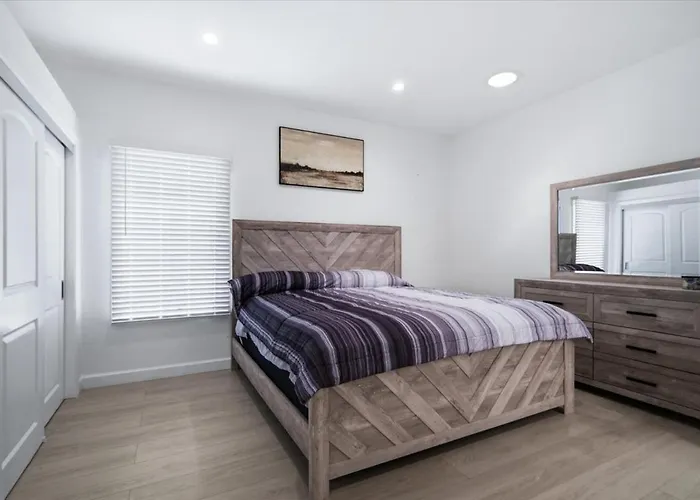 Ferienhaus Donner Delight - Pool, Game Room, Newly Remodeled Lake Havasu City