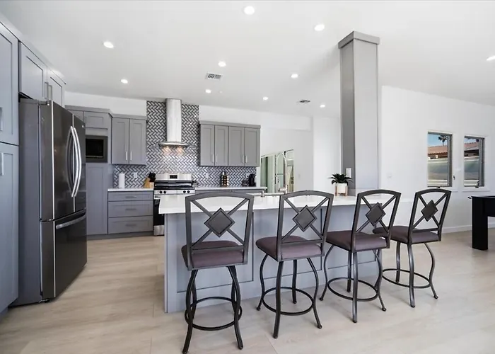 Donner Delight - Pool, Game Room, Newly Remodeled *
