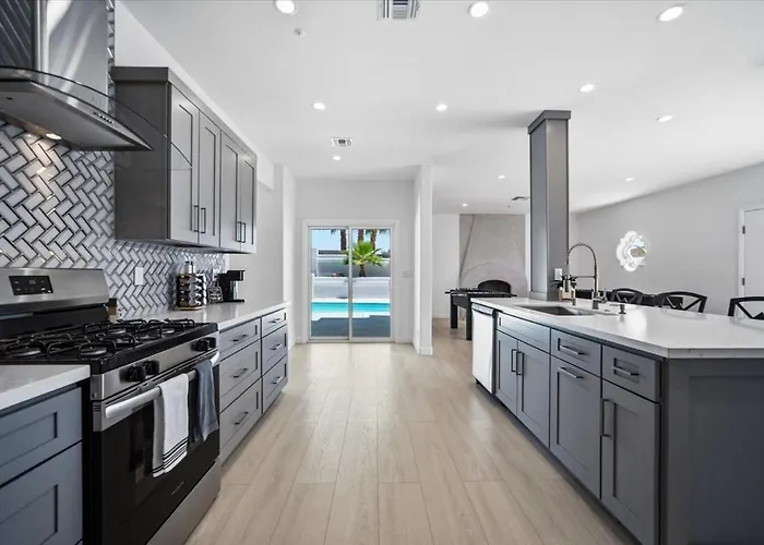 Donner Delight - Pool, Game Room, Newly Remodeled * Lake Havasu City