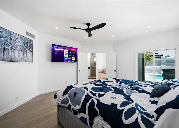 Ferienhaus Donner Delight - Pool, Game Room, Newly Remodeled Lake Havasu City